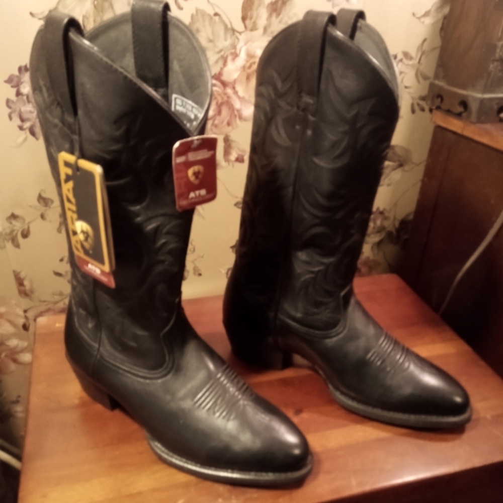 Ariat embroidery western style boots style 34770 NIB